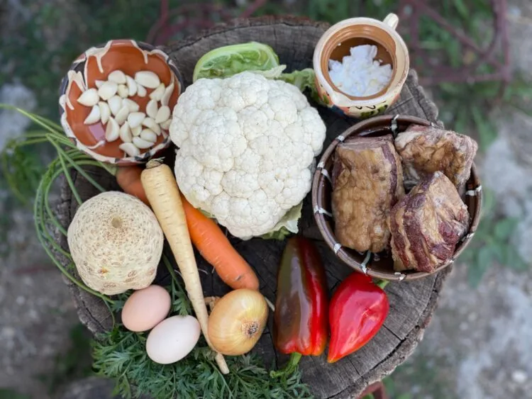 ciorba de conopida cu carne afumata ingrediente