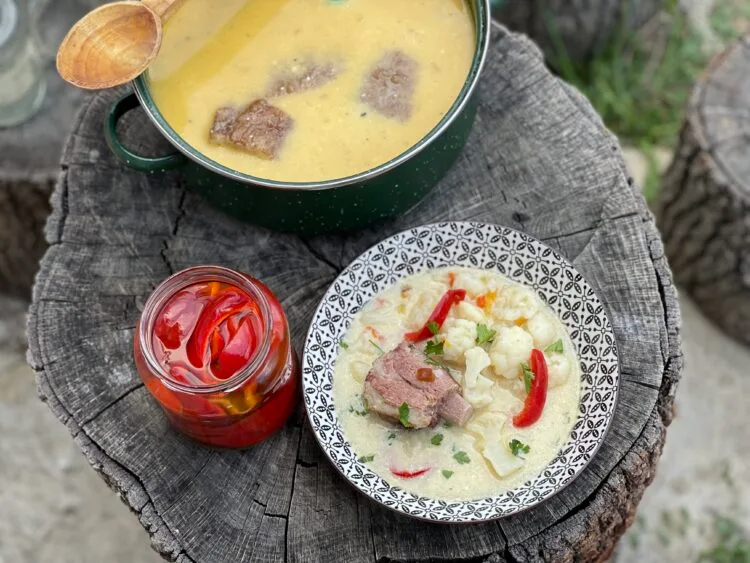 ciorba de conopida cu carne afumata servire 2