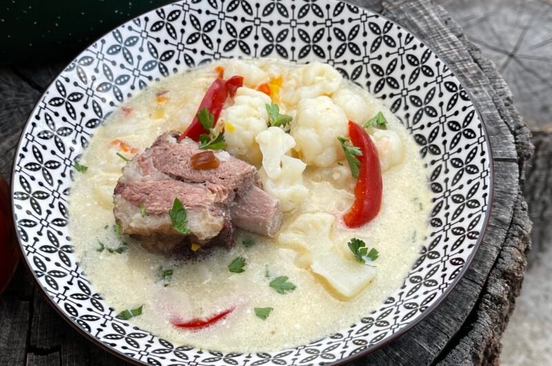 Ciorbă de conopidă cu carne afumată