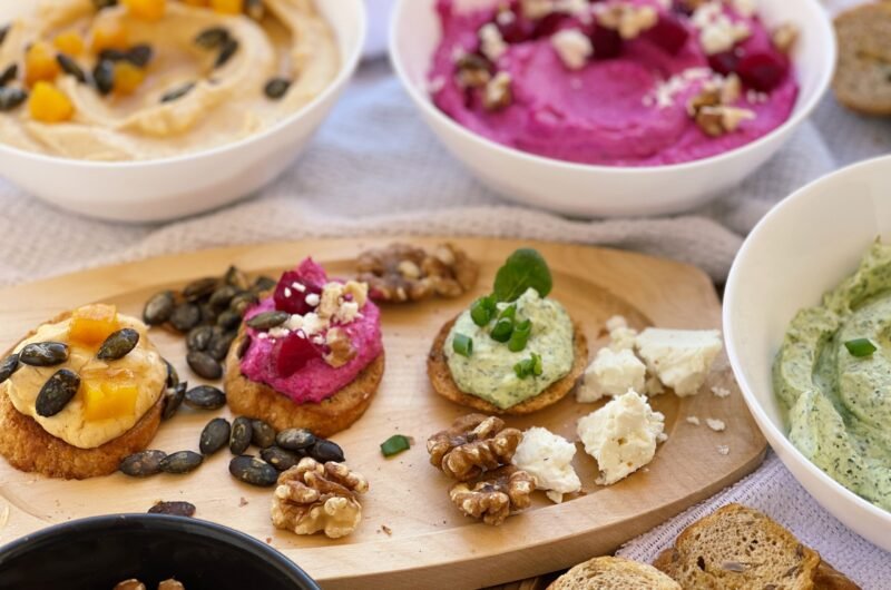 3 rețete de spread-uri cu cremă de brânză și legume de toamnă