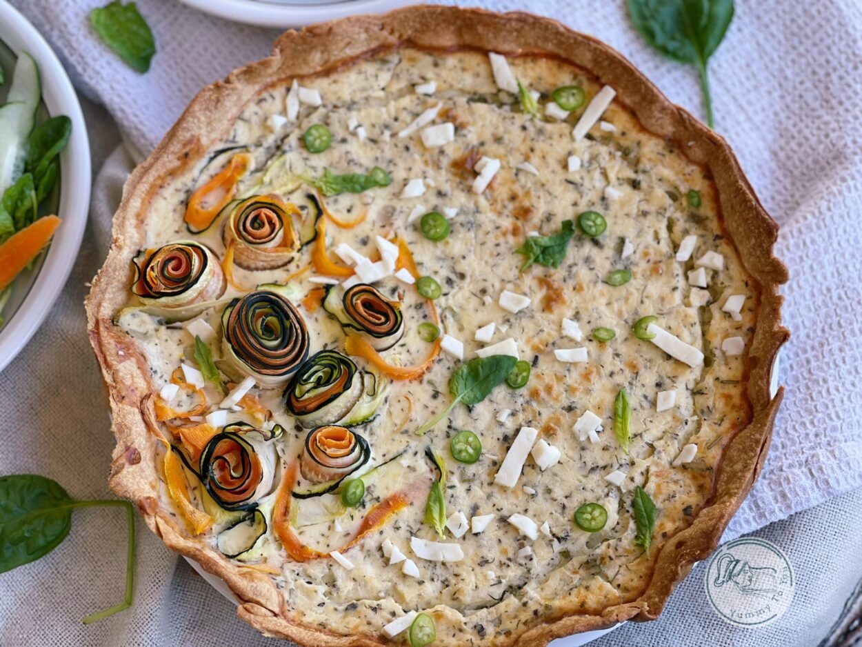 Tartă sărată cu zucchini, morcovi și brânzeturi cremoase