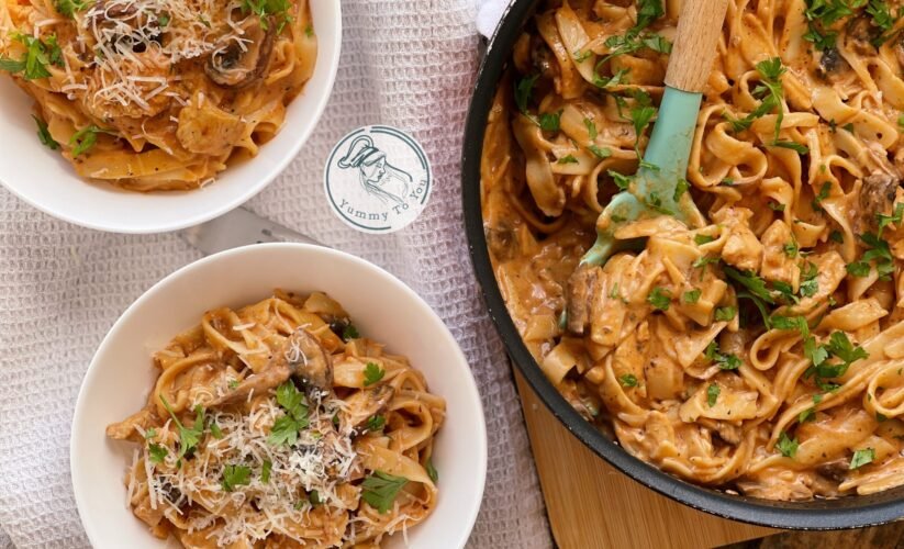 Paste cu piept de pui și ciuperci în sos cremos Eng: Creamy Chicken and Mushroom Pasta – Quick and Delicious Recipe