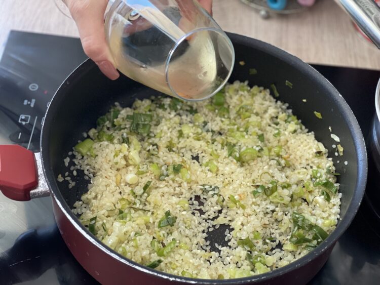 adaugare vin peste orez