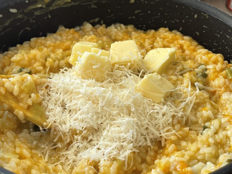 adaugare unt si parmezan