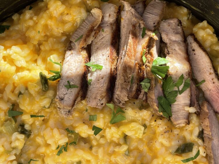Orez cremos cu dovleac si carne de porc feliata
