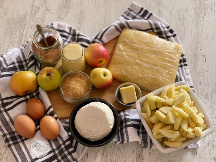 Tarta mere cu branza proaspata ingrediente