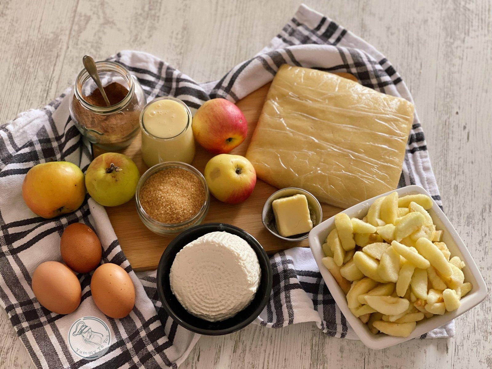 Tarta mere cu branza proaspata ingrediente