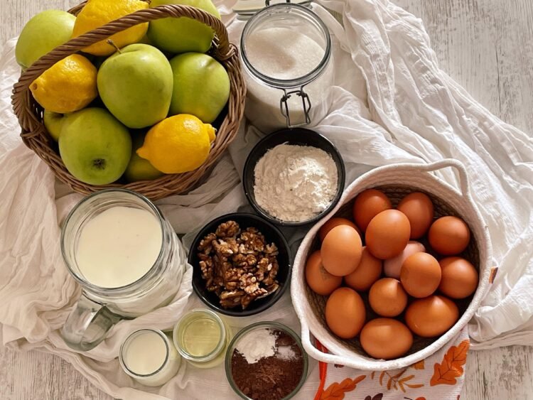 Tort cremă de zahăr ars cu mere și nuci Ingrediente