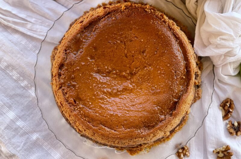 Tort cremă de zahăr ars cu mere și nuci