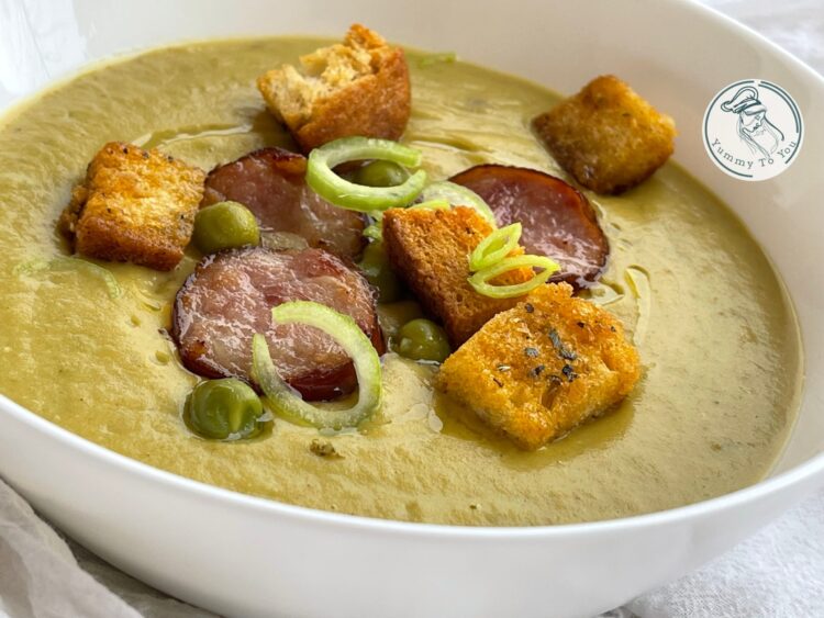 Supă de mazăre olandeză (Snert) cremoasă cu cârnați afumați servire 3