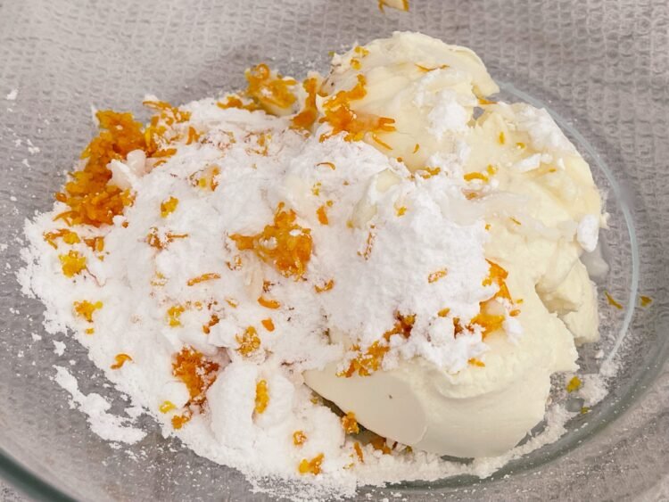 Pregatire crema de branza cu portocale