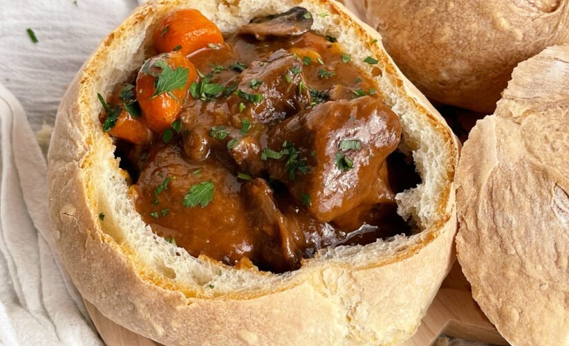 Tocăniță de vită cu vin roșu cover