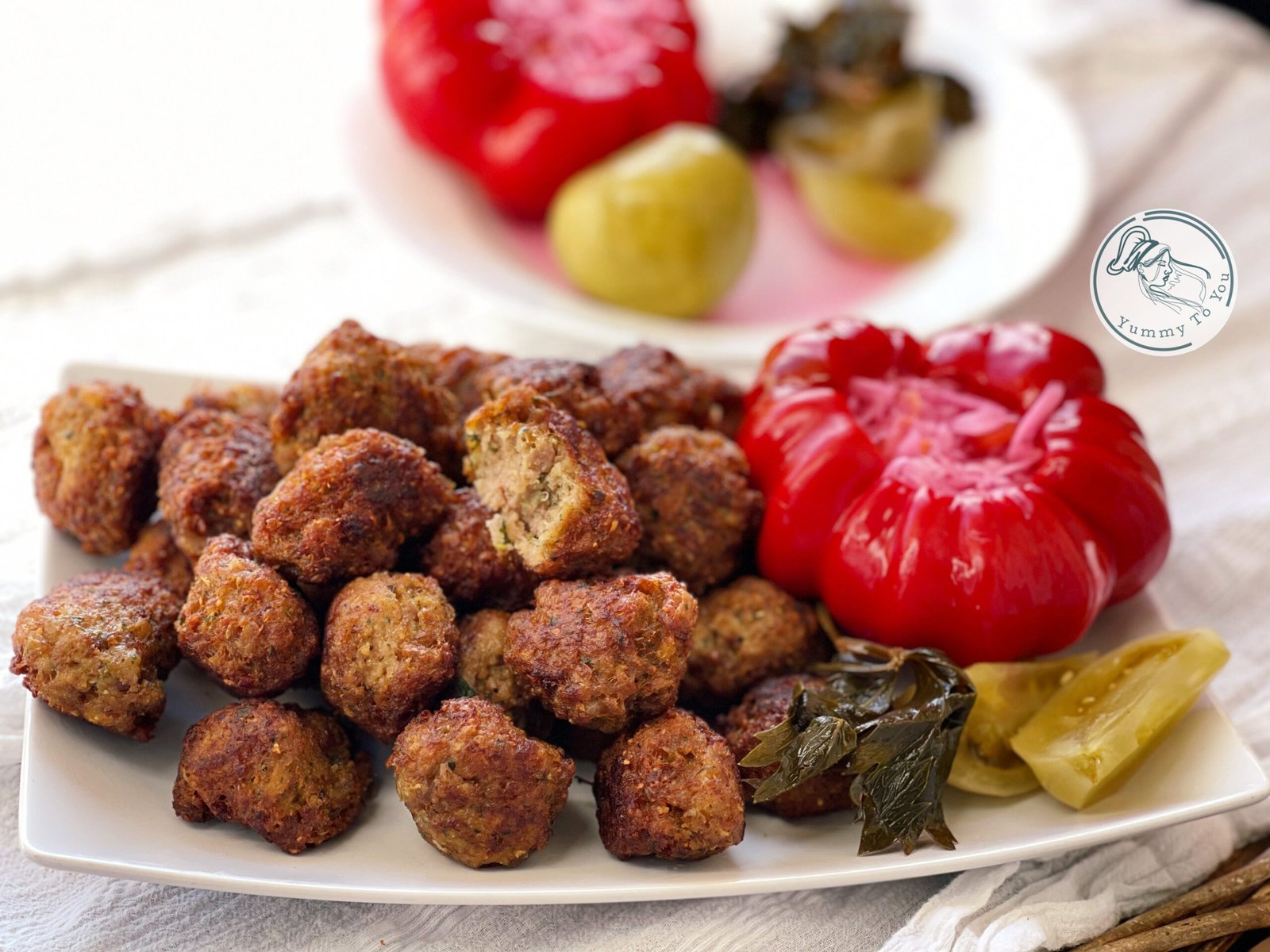 Chiftelute De Porc și Vita pe platou