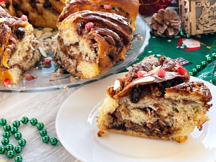 Servire cozonac babka cu ciocolată și portocale 2 Servire cozonac babka cu ciocolată și portocale 2