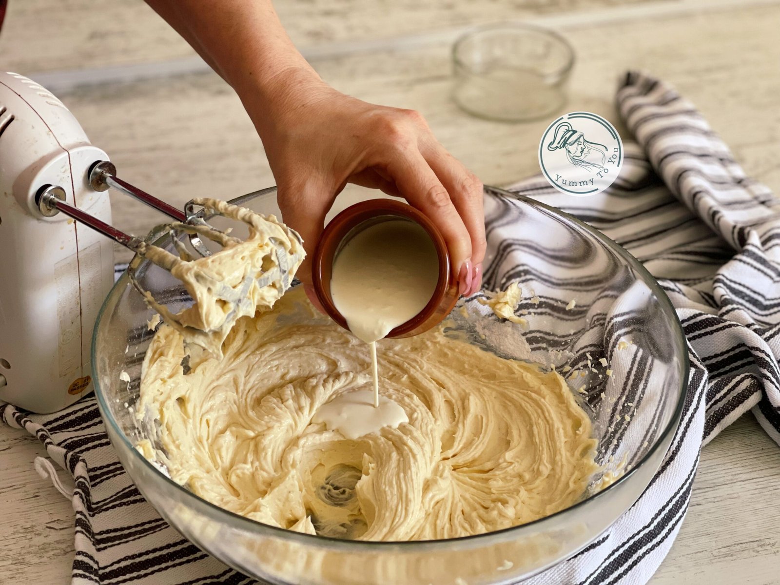pregatire crema mascarpone cu frisca 1
