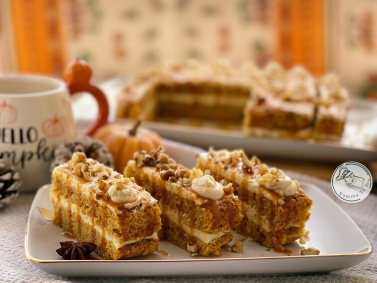 Prăjitură în straturi cu dovleac, caramel și mascarpone servire servire 3