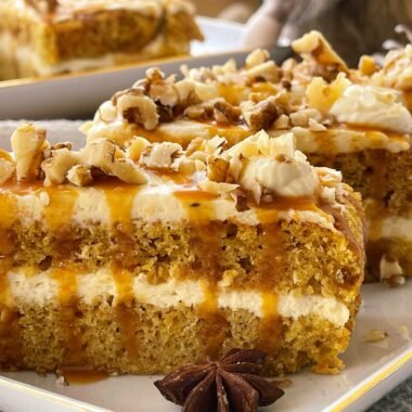 Prăjitură în straturi cu dovleac, caramel și mascarpone