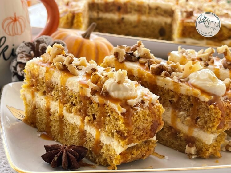 Prăjitură în straturi cu dovleac, caramel și mascarpone servire 1