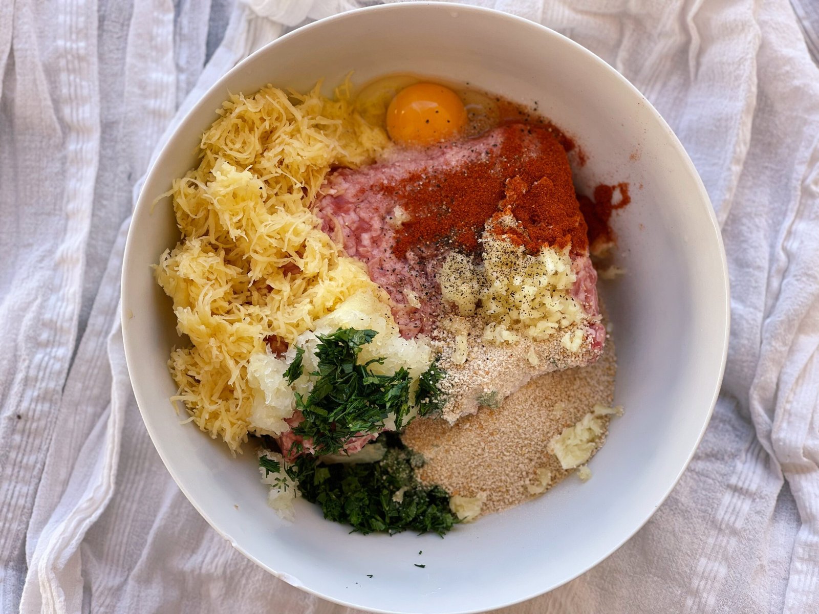 Chifteluțe de Porc și Vită pregatire compozitie 1