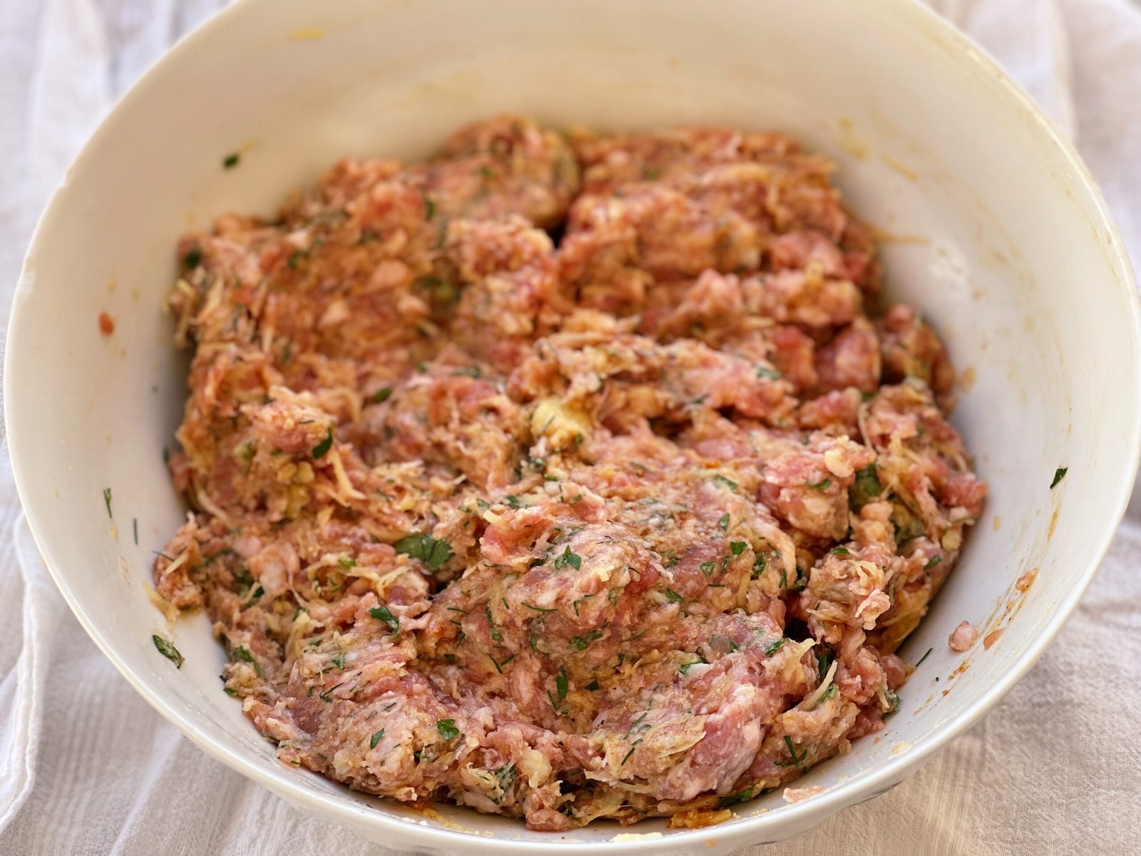 Chifteluțe de Porc și Vită pregatire compozitie 2