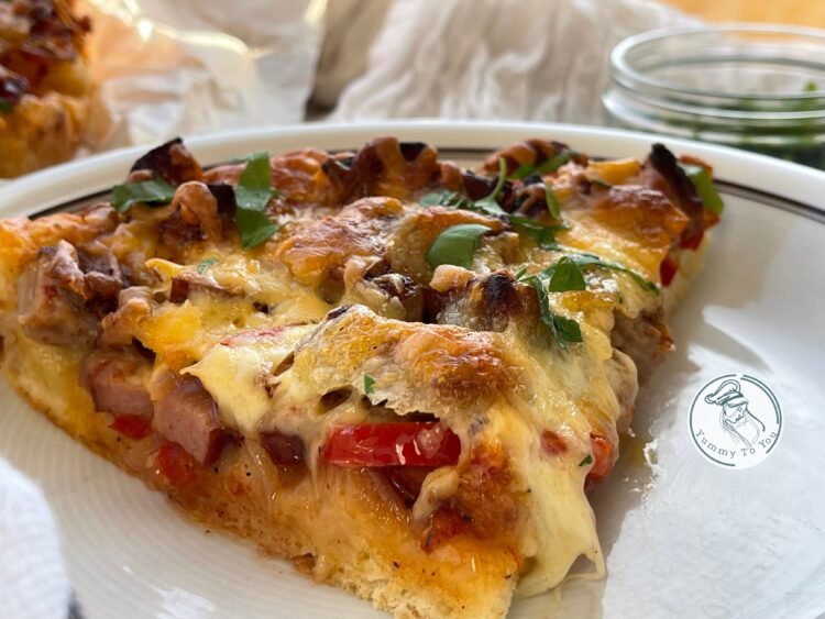 pizza Chicago-Style Deep Dish servire 3