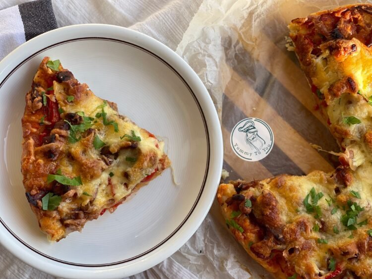 pizza Chicago-Style Deep Dish servire 4