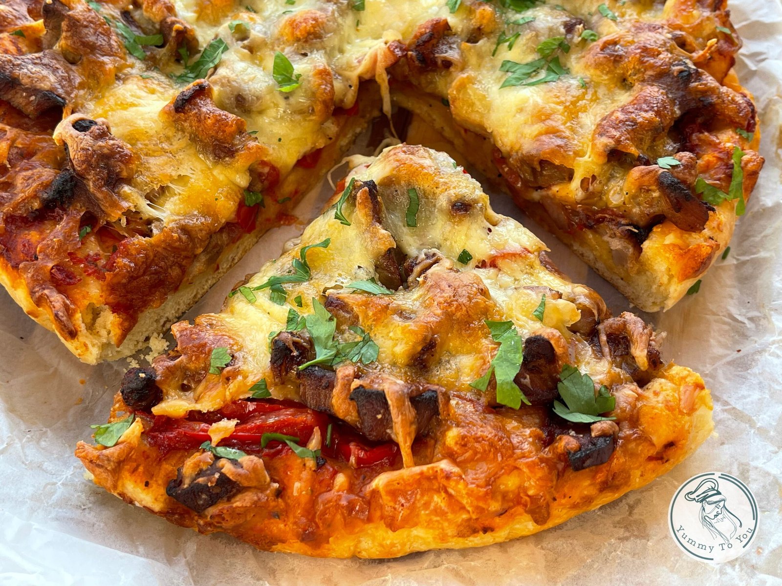 pizza Chicago-Style Deep Dish servire 2