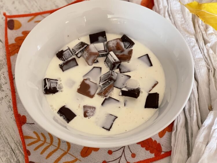 pregatire ganache ciocolata si cafea 1