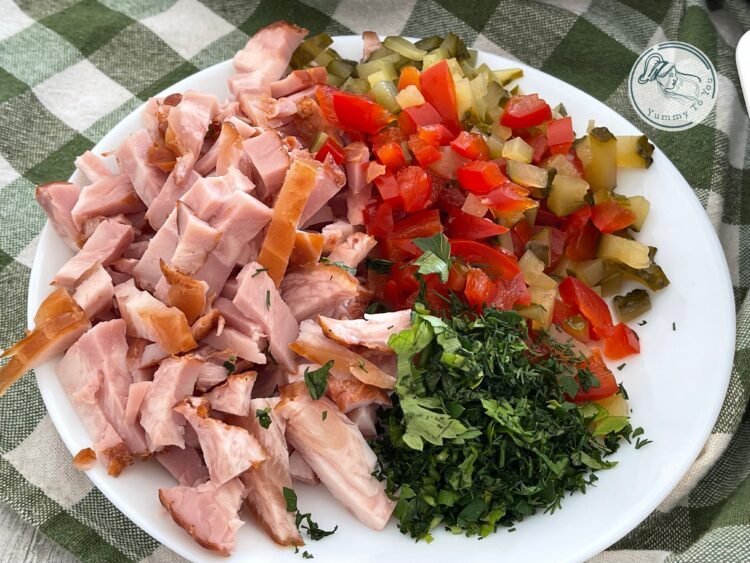 Ciolan afumat, castraveti murati, gogosari murati tocate 