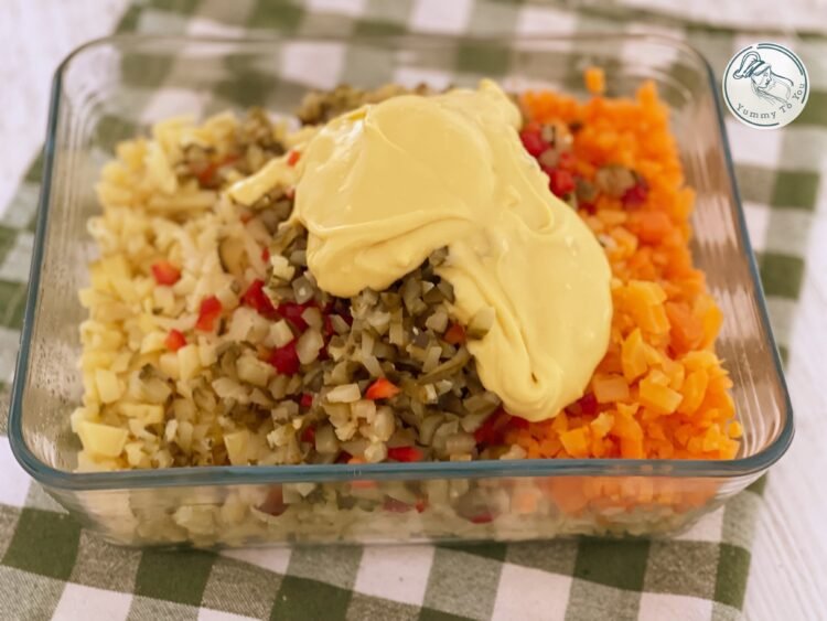 adaugare maioneza peste legume