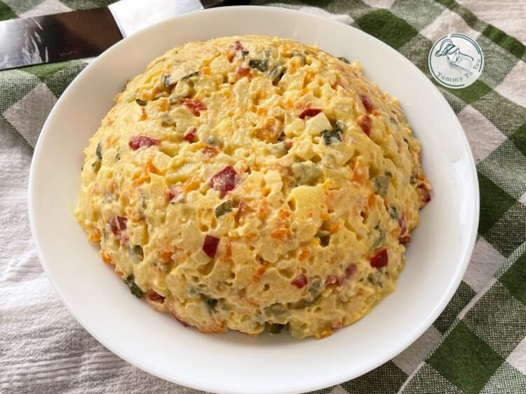 Salata rasturnata din bol Salata rasturnata din bol