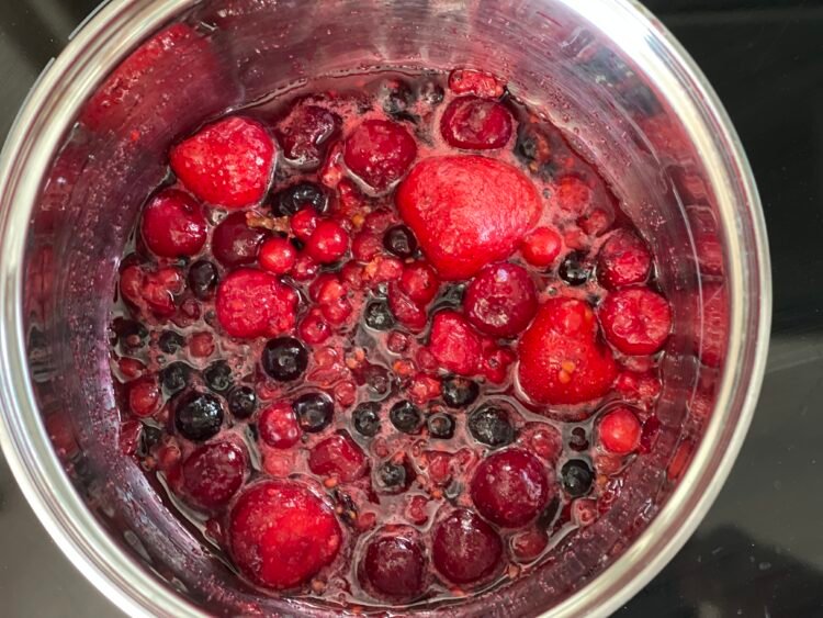 pregatire sos de fructe de padure pregatire sos de fructe de padure