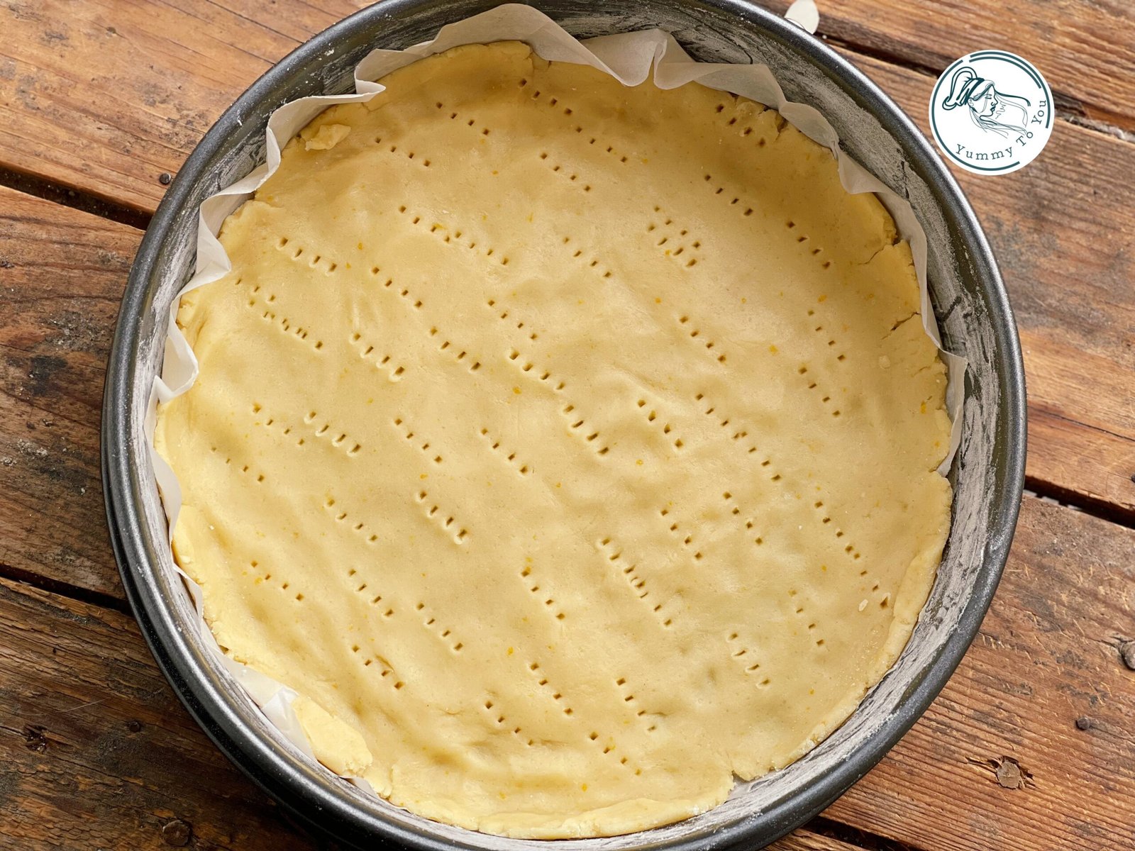 Tartă cu brânză dulce, aluat inainte de coacere