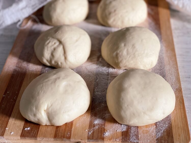 Aluat impartit egal pentru painici