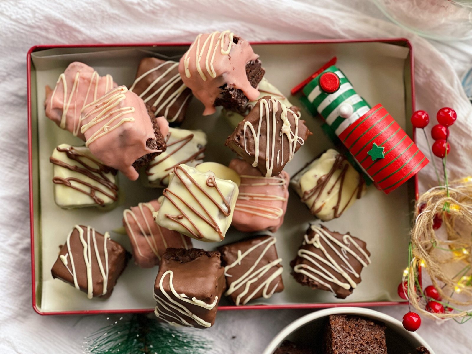 Cubulețe cu cremă de ciocolată și gem servire 3