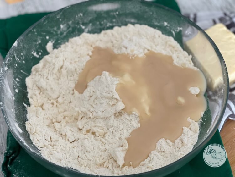 Pregatirea aluatului pentru covrigei 2 Pregatirea aluatului pentru covrigei 2
