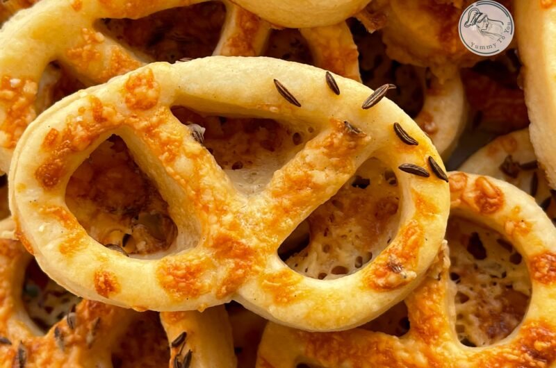 Covrigei fragezi de casă cu unt și osânză