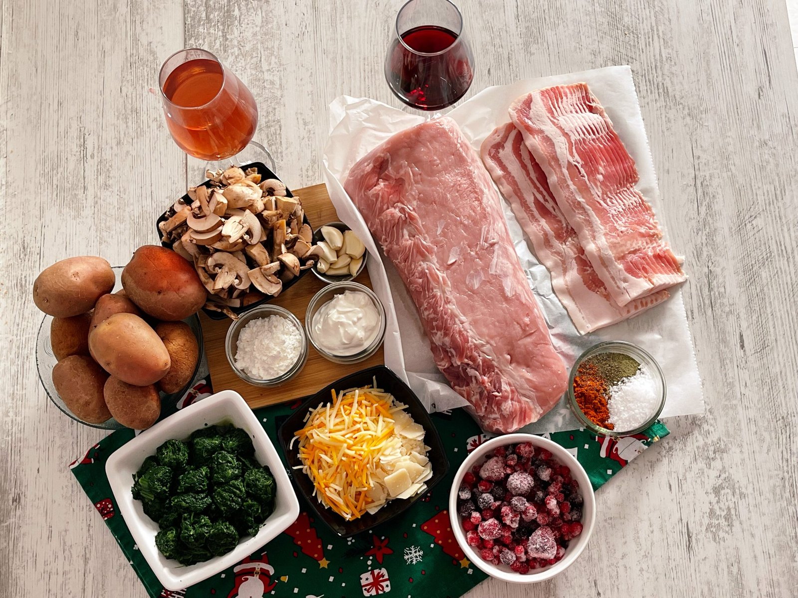 Ruladă de porc cu sos de fructe și cartofi copți ingrediente Ruladă de porc cu sos de fructe și cartofi copți ingrediente