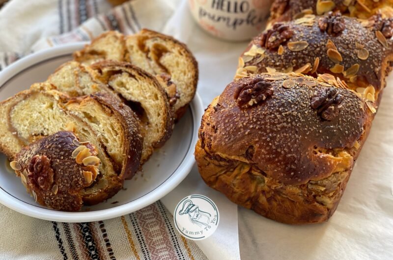 Cozonaci pufoși cu dovleac și brânză