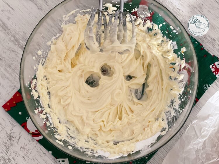 Pregatire crema branza carrot cake 1