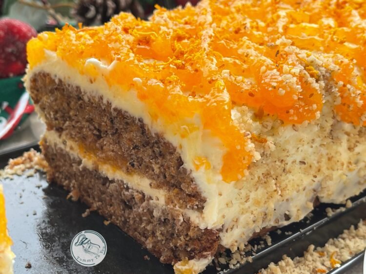 Carrot Cake cu Cremă de Brânză și Cremă de Morcovi & Portocale servire 2 Carrot Cake cu Cremă de Brânză și Cremă de Morcovi & Portocale servire 2