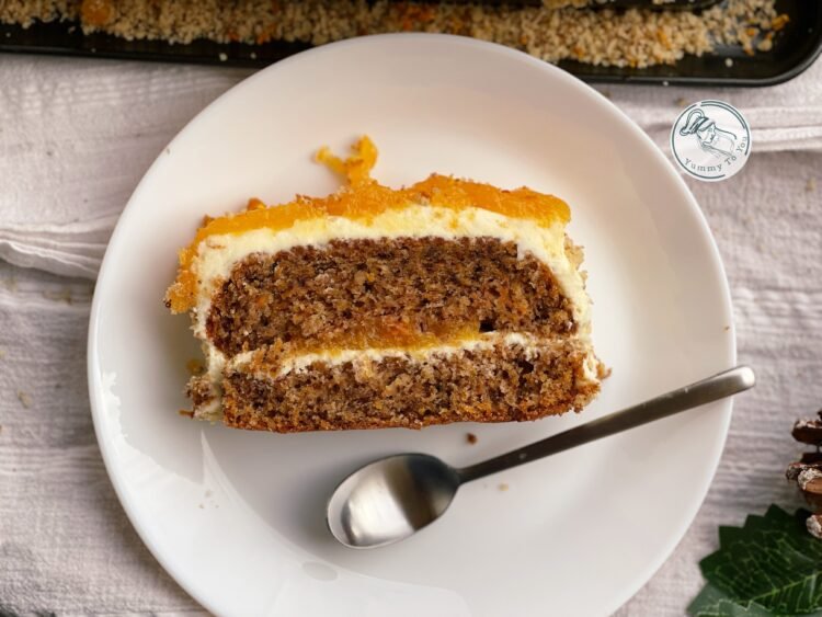 Carrot Cake cu Cremă de Brânză și Cremă de Morcovi & Portocale servire 1