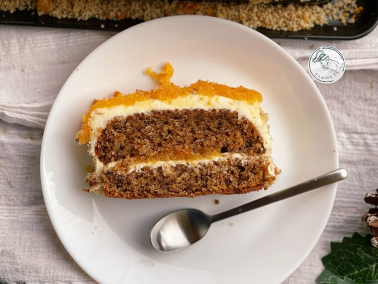 Carrot Cake cu Cremă de Brânză și Cremă de Morcovi & Portocale servire 1 Carrot Cake cu Cremă de Brânză și Cremă de Morcovi & Portocale servire 1