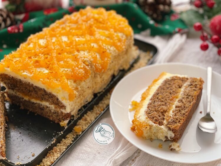 Carrot Cake cu Cremă de Brânză și Cremă de Morcovi & Portocale servire 4 Carrot Cake cu Cremă de Brânză și Cremă de Morcovi & Portocale servire 4