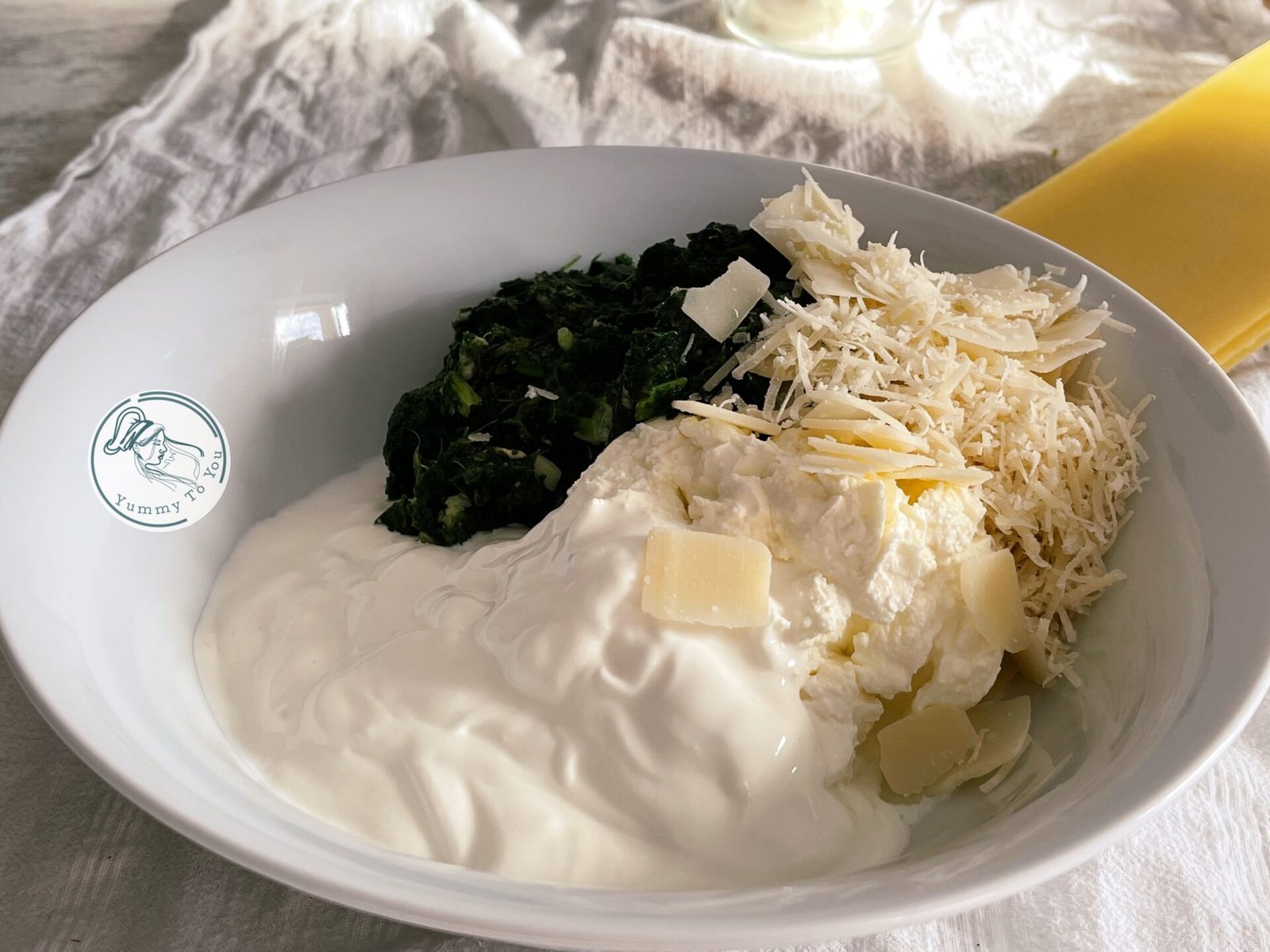 Pregatire sos cremos cu branza 1