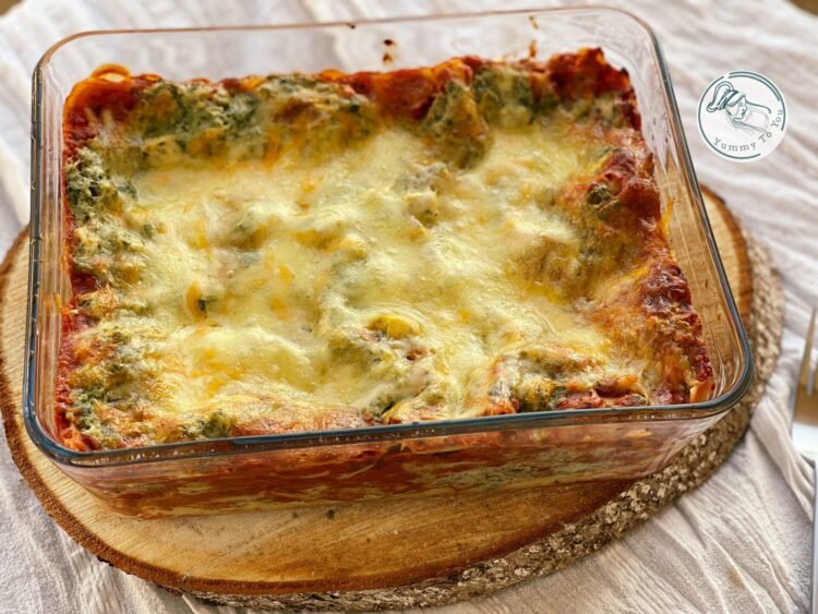 Lasagna cu pui marinat si spanac dupa coacere Lasagna cu pui marinat si spanac dupa coacere