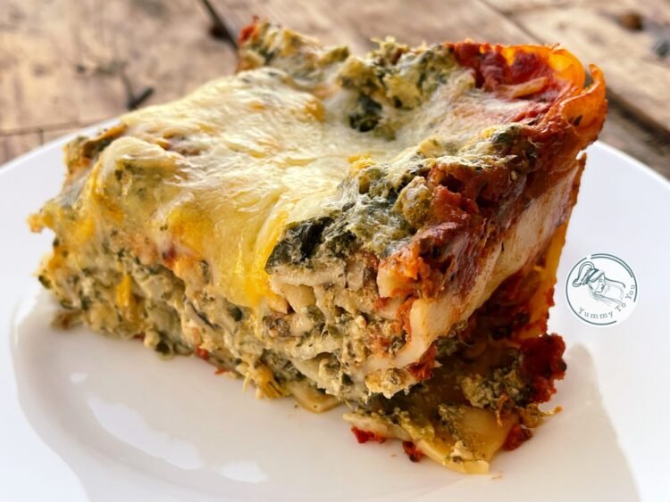 Lasagna cu pui marinat și spanac sectiune Lasagna cu pui marinat și spanac sectiune