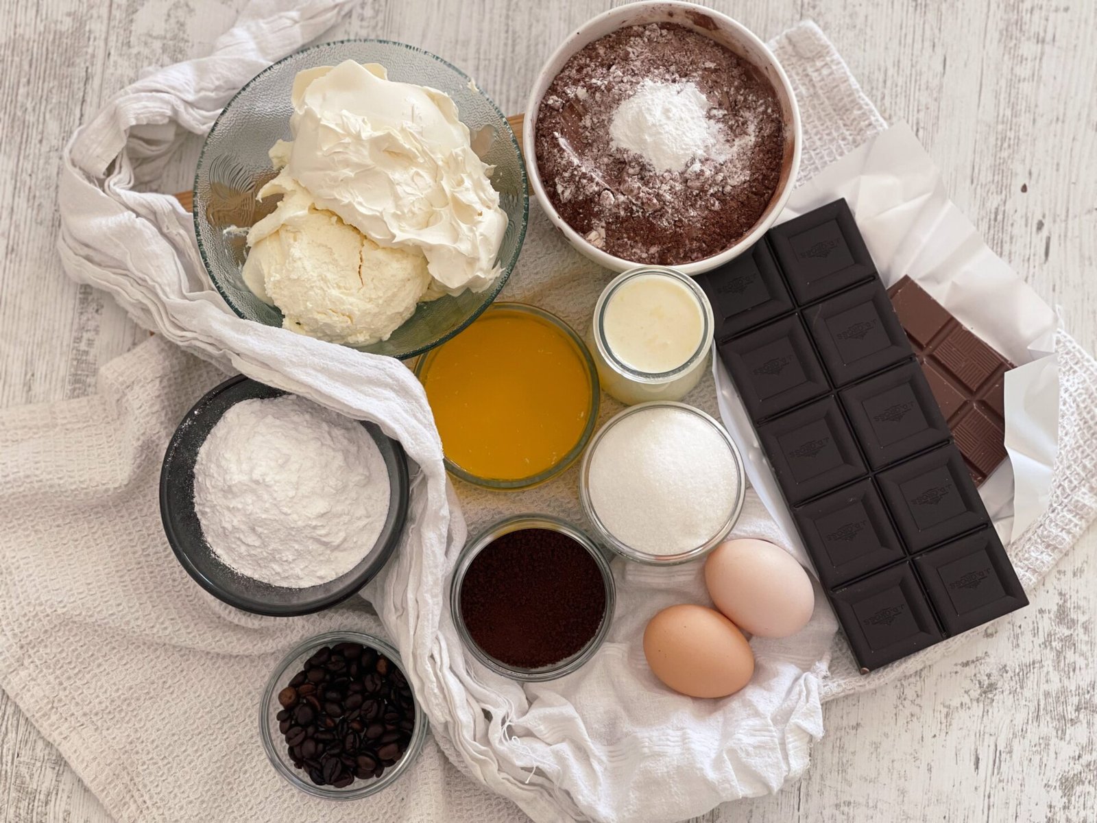 Tort cu crema de branza si cafea ingrediente Tort cu crema de branza si cafea ingrediente