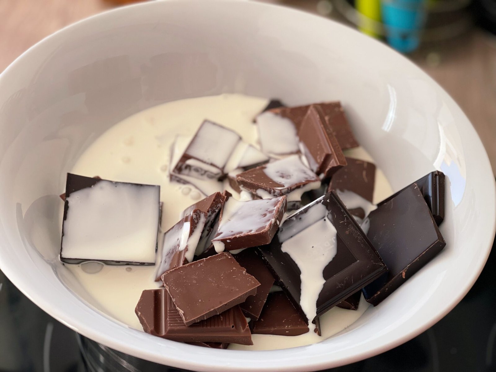 pregatire glazura de ciocolata cu cafea 1 pregatire glazura de ciocolata cu cafea 1