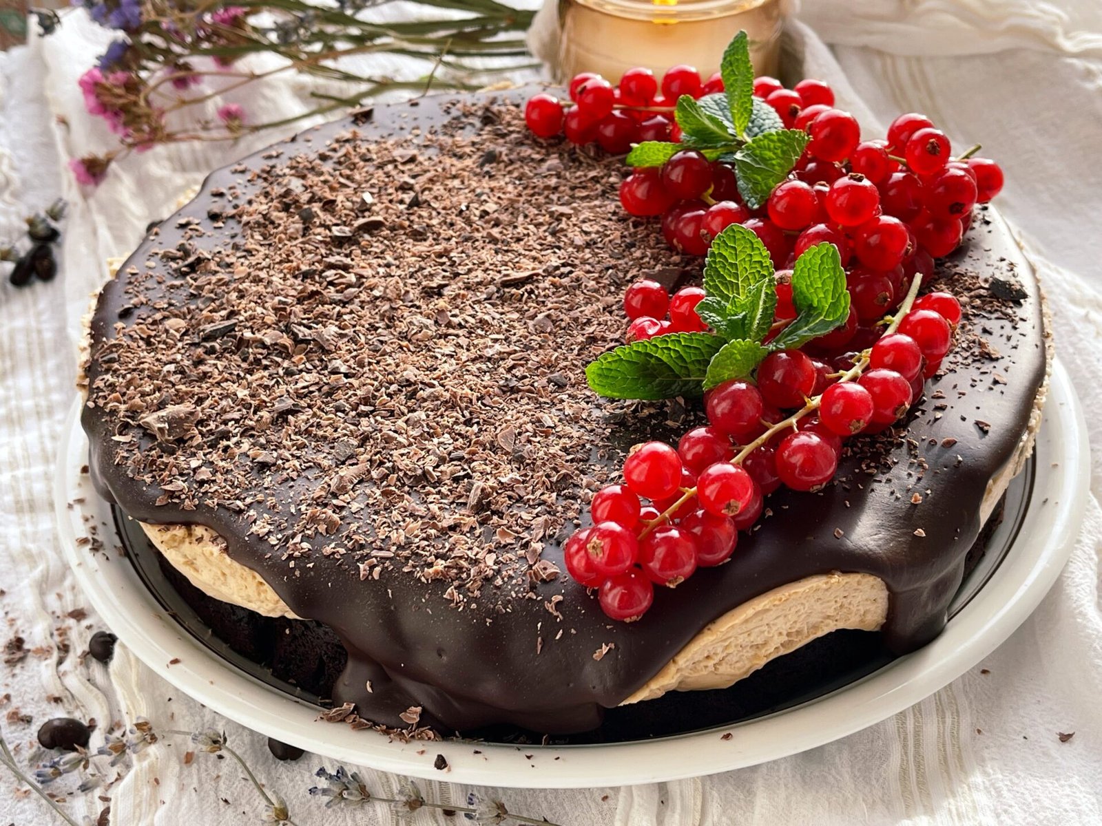 Tort cu crema de branza si cafea servire 2 Tort cu crema de branza si cafea servire 2